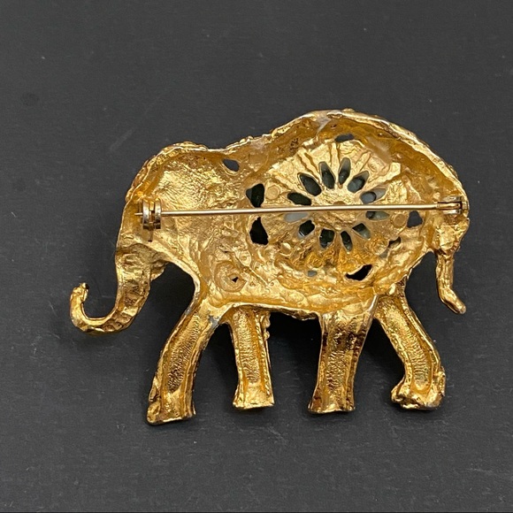 Vintage Unsigned Gold tone Elephant with Green Stone Brooch - Picture 10 of 10